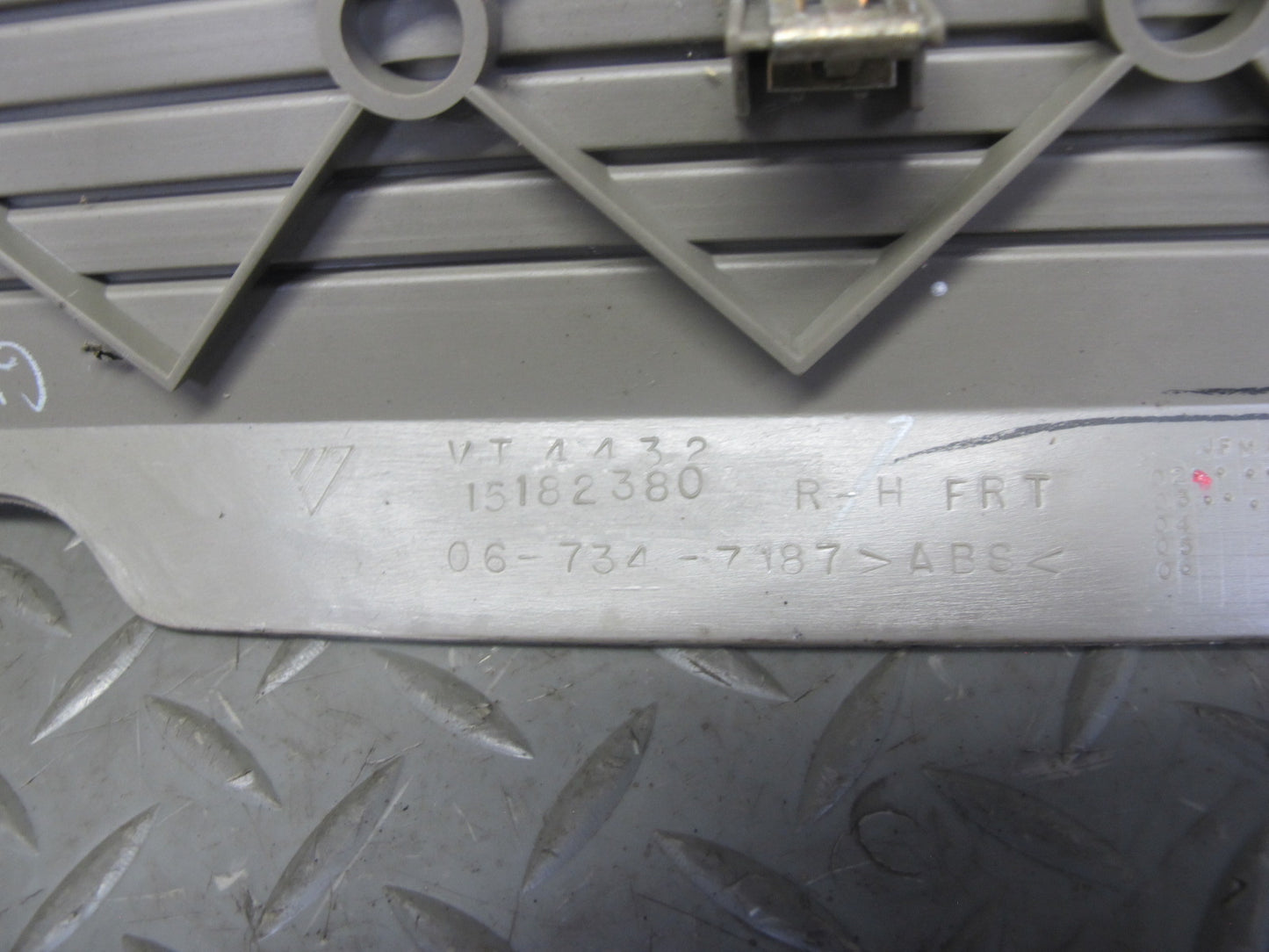 2003-2009 Hummer H2 Front Right & Left Side Door Scuff Sill Plate Trim Panel Set
