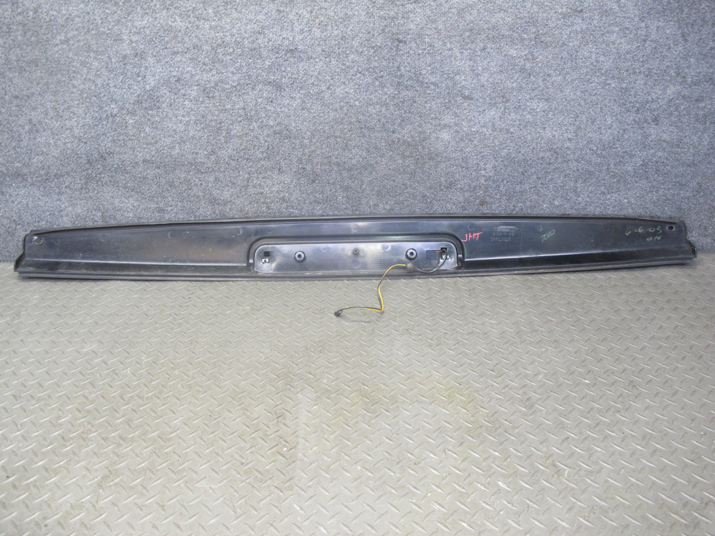 2003-2004 Hummer H2 Rear Center High Mount 3RD Third Brake Stop Lamp Light