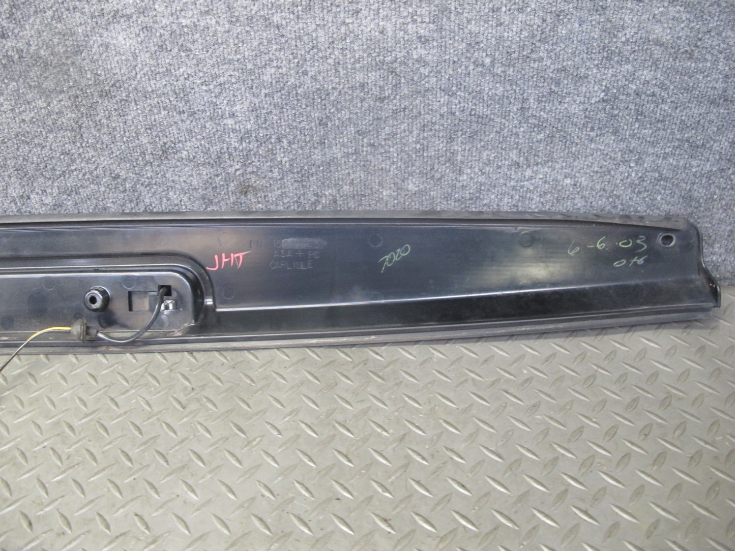 2003-2004 Hummer H2 Rear Center High Mount 3RD Third Brake Stop Lamp Light