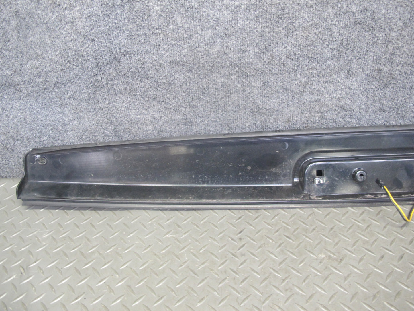 2003-2004 Hummer H2 Rear Center High Mount 3RD Third Brake Stop Lamp Light
