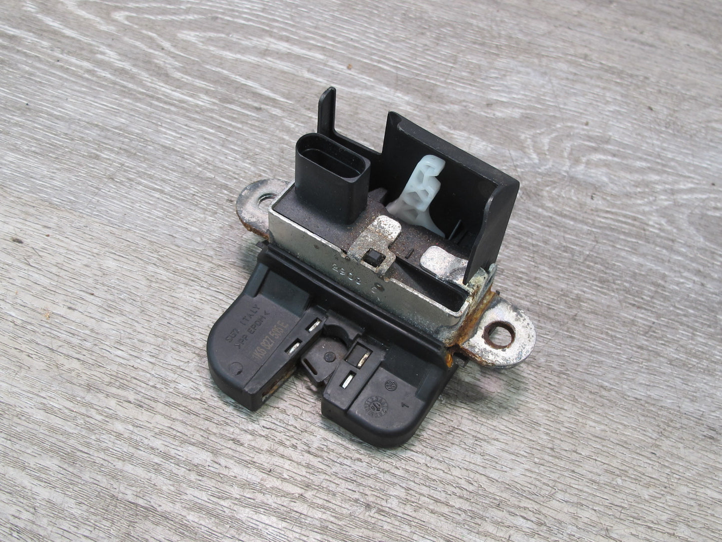06-10 VW R32 GTI Rabbit Passat Trunk Tailgate Hatch Door Lock Latch Actuator OEM
