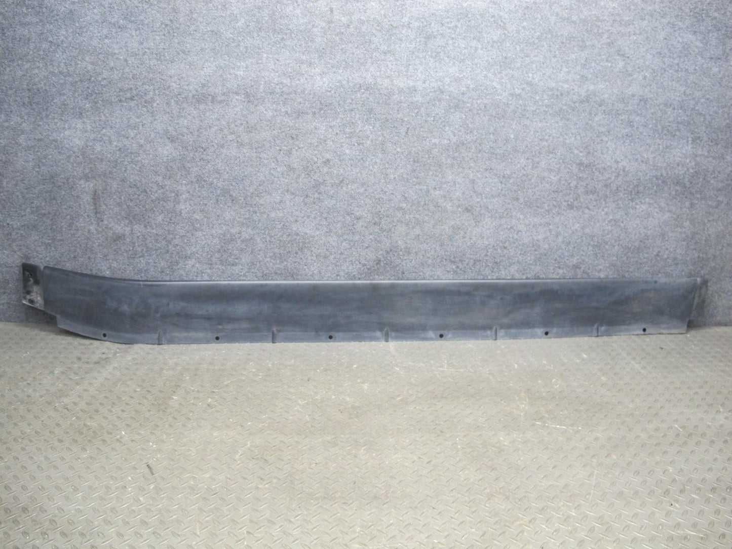 2003-2009 Hummer H2 Right Passenger Side Rocker Skirt Panel Molding Trim