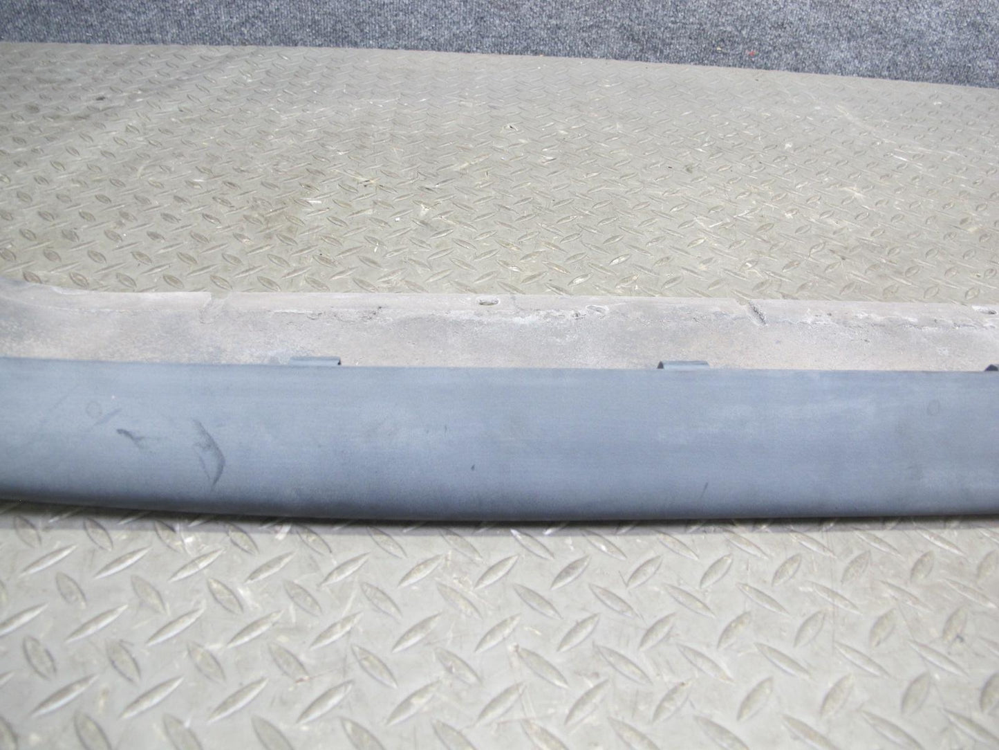 2003-2009 Hummer H2 Right Passenger Side Rocker Skirt Panel Molding Trim