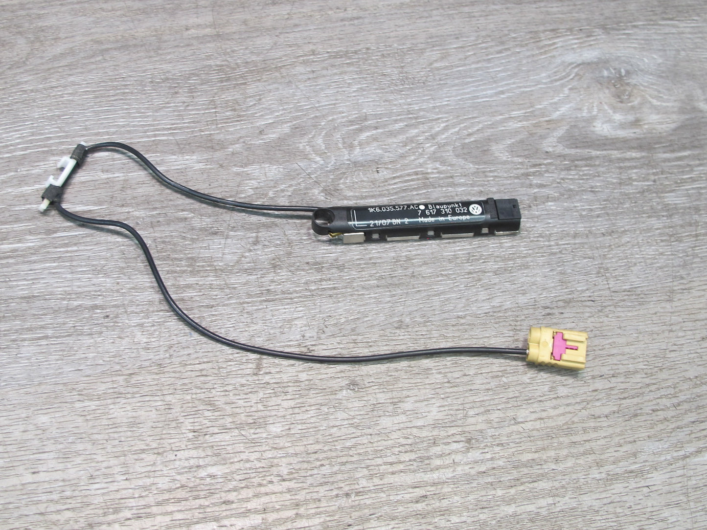 06-09 VW Rabbit GTI R32 Set of 2 Radio Antenna Booster Signal Amplifier OEM