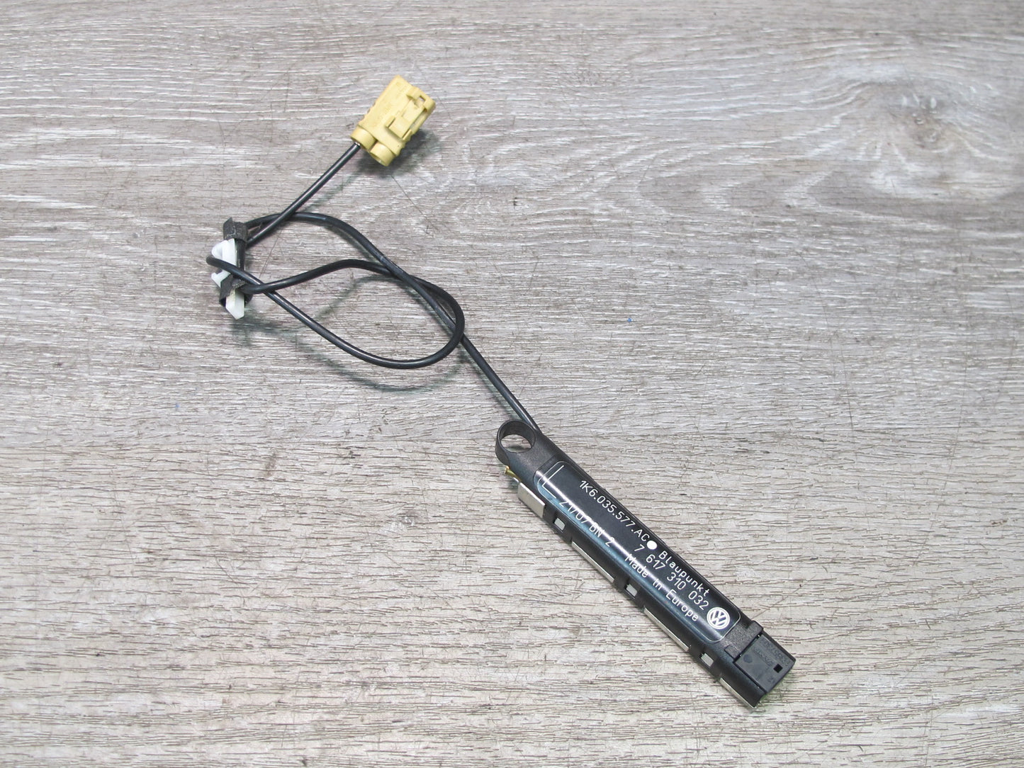 06-09 VW Rabbit GTI R32 Set of 2 Radio Antenna Booster Signal Amplifier OEM