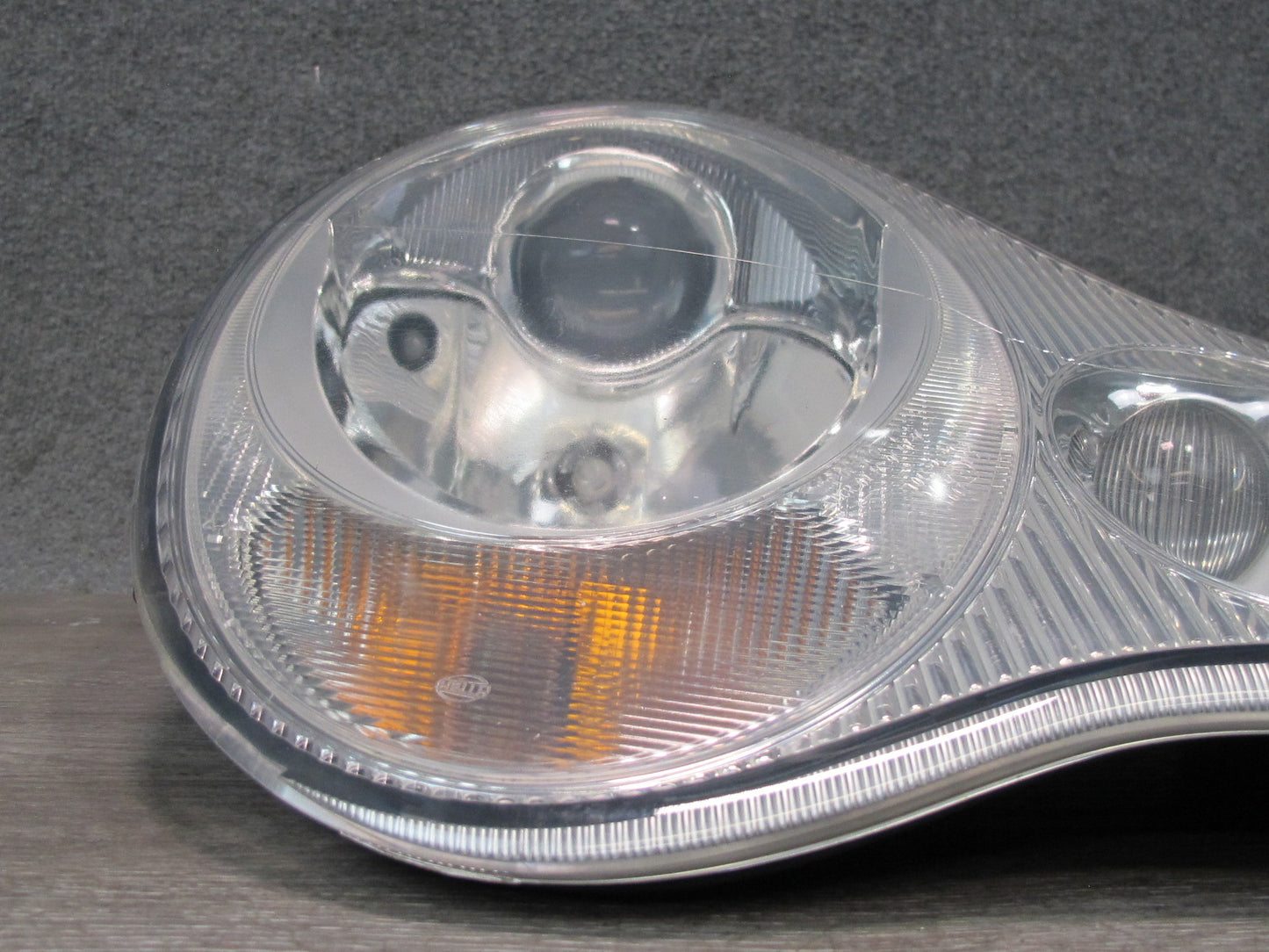 2002-2005 Porsche 911 996 Front Right Passenger Side Halogen Headlight Lamp