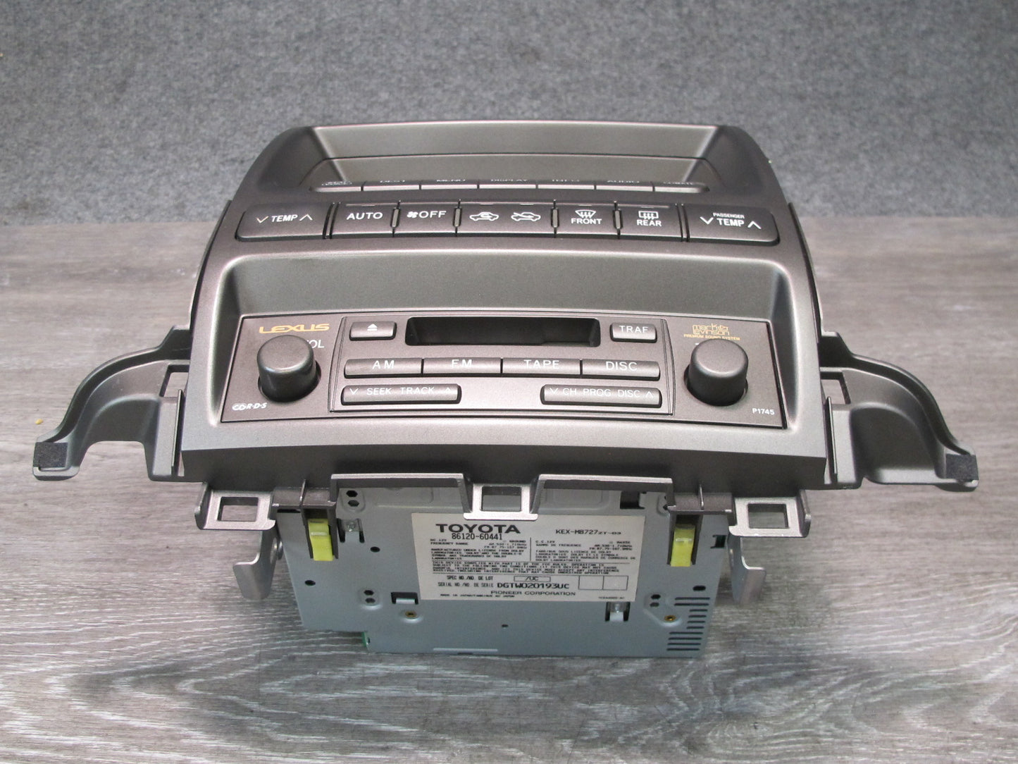 2003-2005 Lexus UZJ120L GX470 Navigation Display Climate Switch Cassette Player