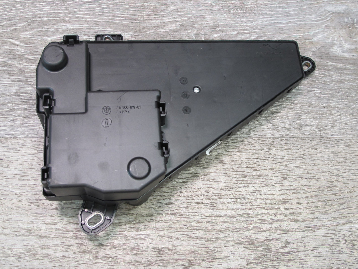 2006-2010 BMW E63 E64 Rear Trunk Fuse Relay Box Module 6906618