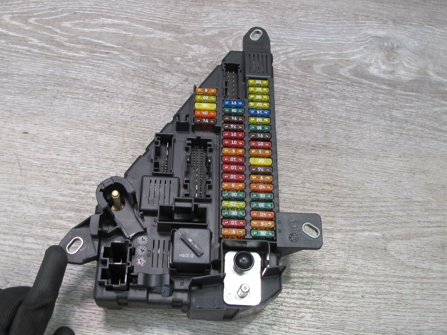 2006-2010 BMW E63 E64 Rear Trunk Fuse Relay Box Module 6906618