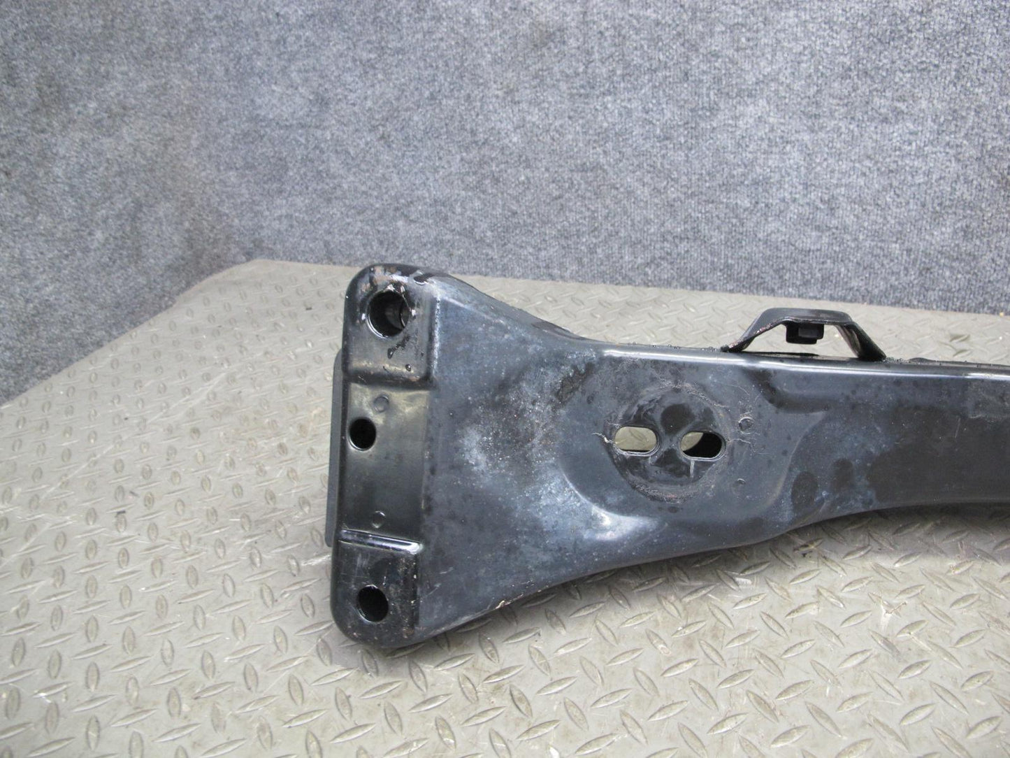 01-05 Lexus JCE10L IS300 Front Suspension Crossmember Sub Frame Subframe OEM