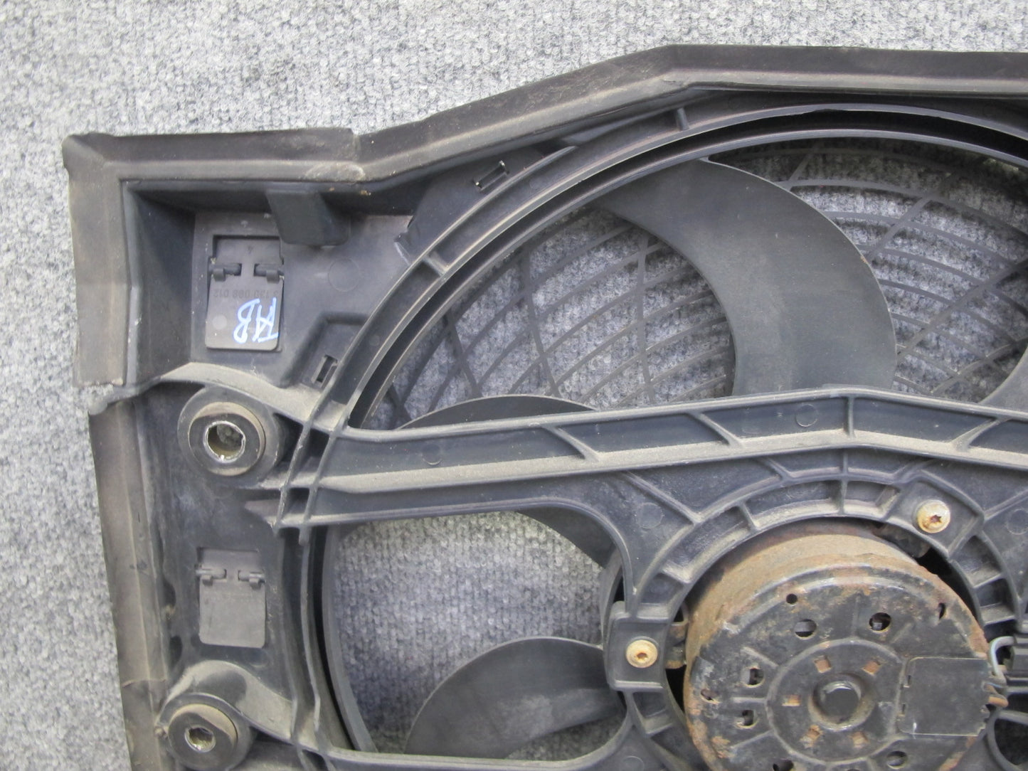 01-06 BMW E46 M54 Engine Cooling Fan Motor Shroud OEM
