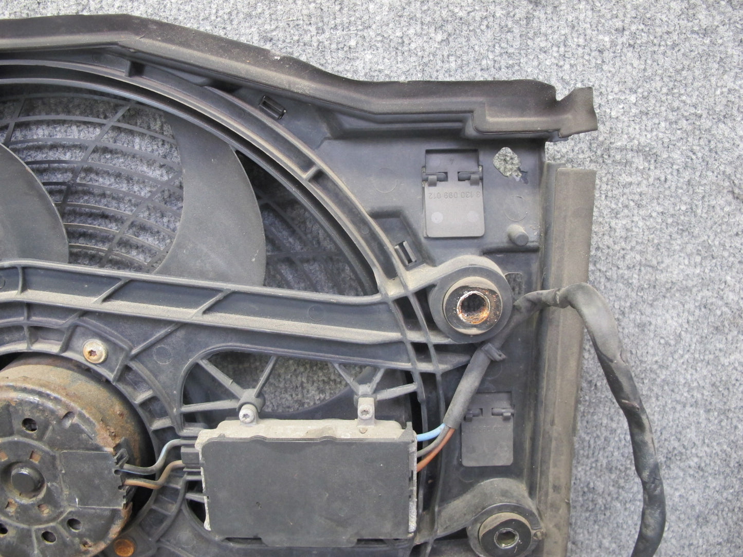 01-06 BMW E46 M54 Engine Cooling Fan Motor Shroud OEM