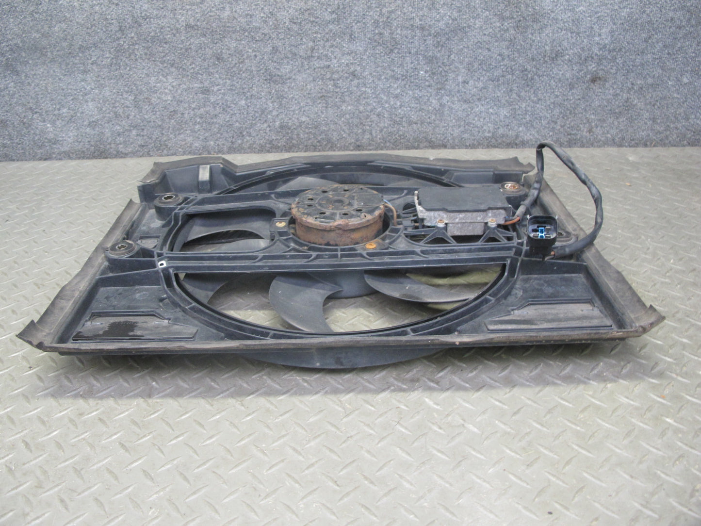 01-06 BMW E46 M54 Engine Cooling Fan Motor Shroud OEM