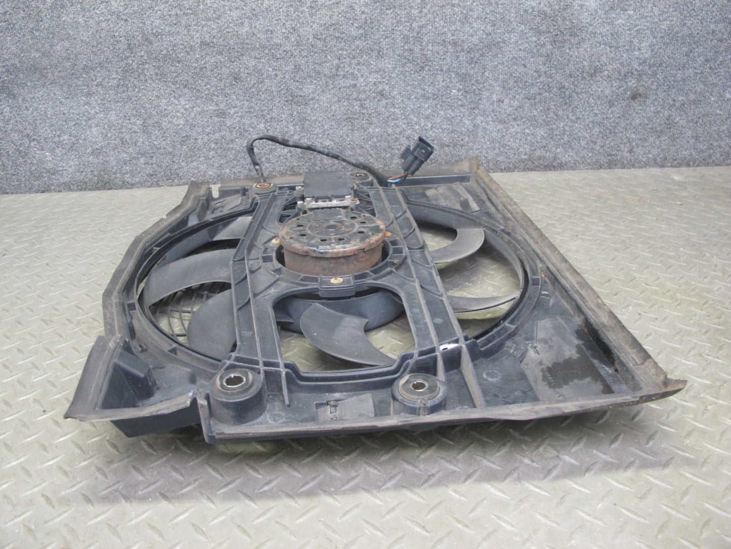 01-06 BMW E46 M54 Engine Cooling Fan Motor Shroud OEM