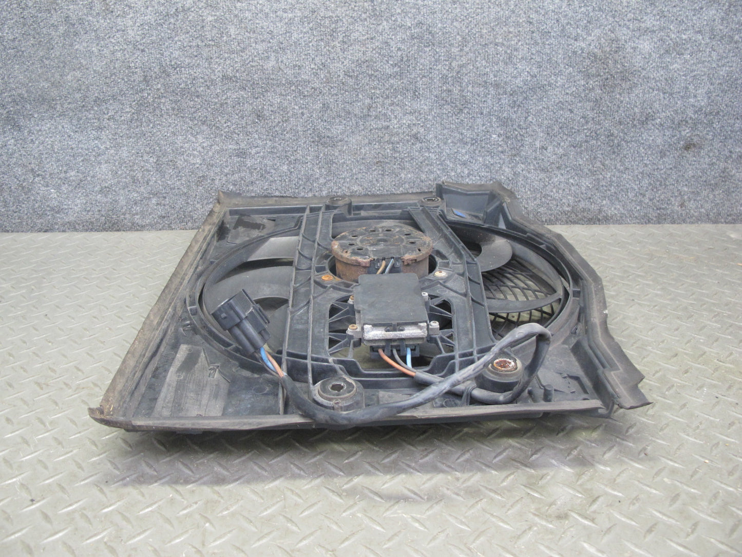 01-06 BMW E46 M54 Engine Cooling Fan Motor Shroud OEM