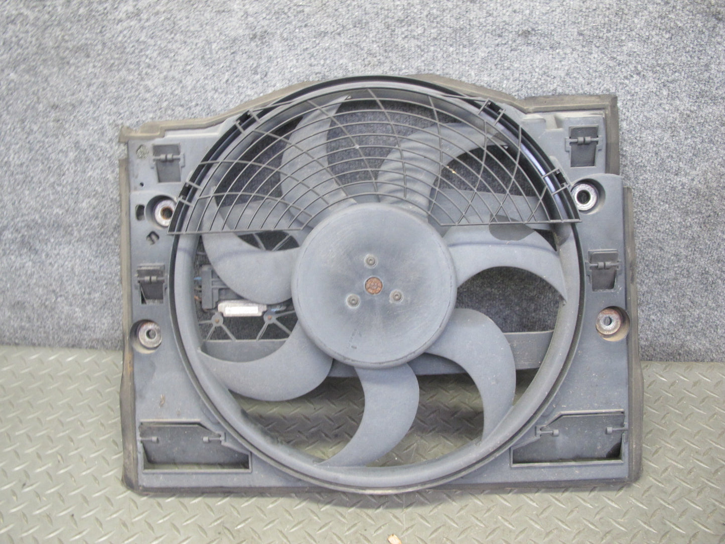 01-06 BMW E46 M54 Engine Cooling Fan Motor Shroud OEM