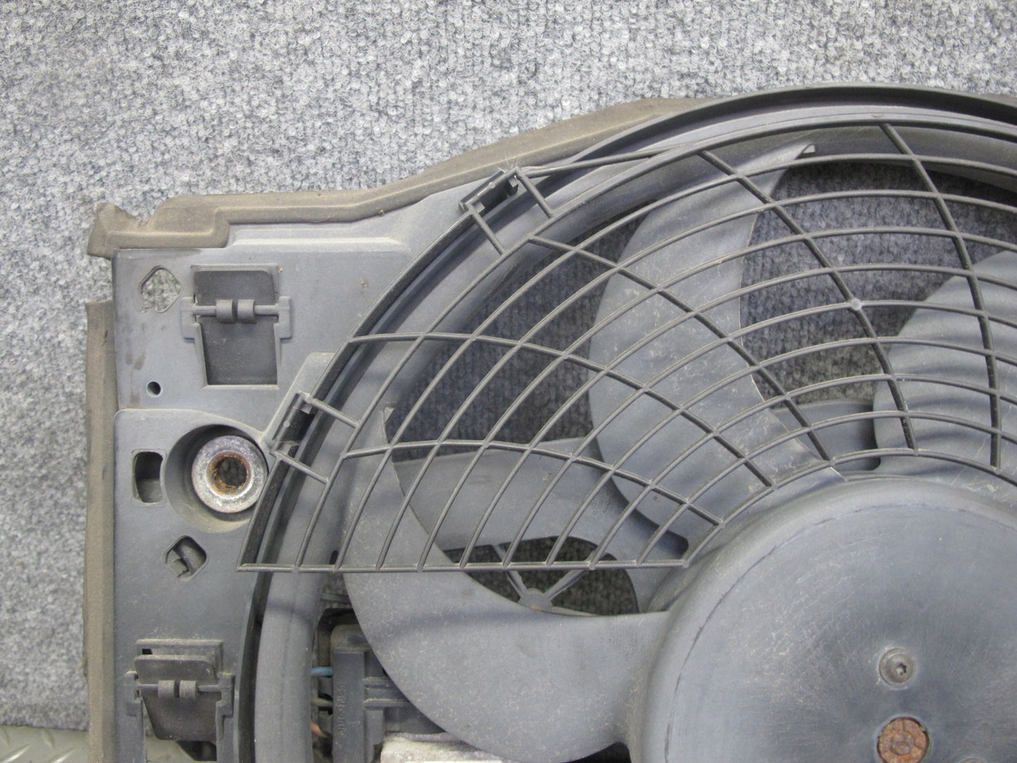 01-06 BMW E46 M54 Engine Cooling Fan Motor Shroud OEM
