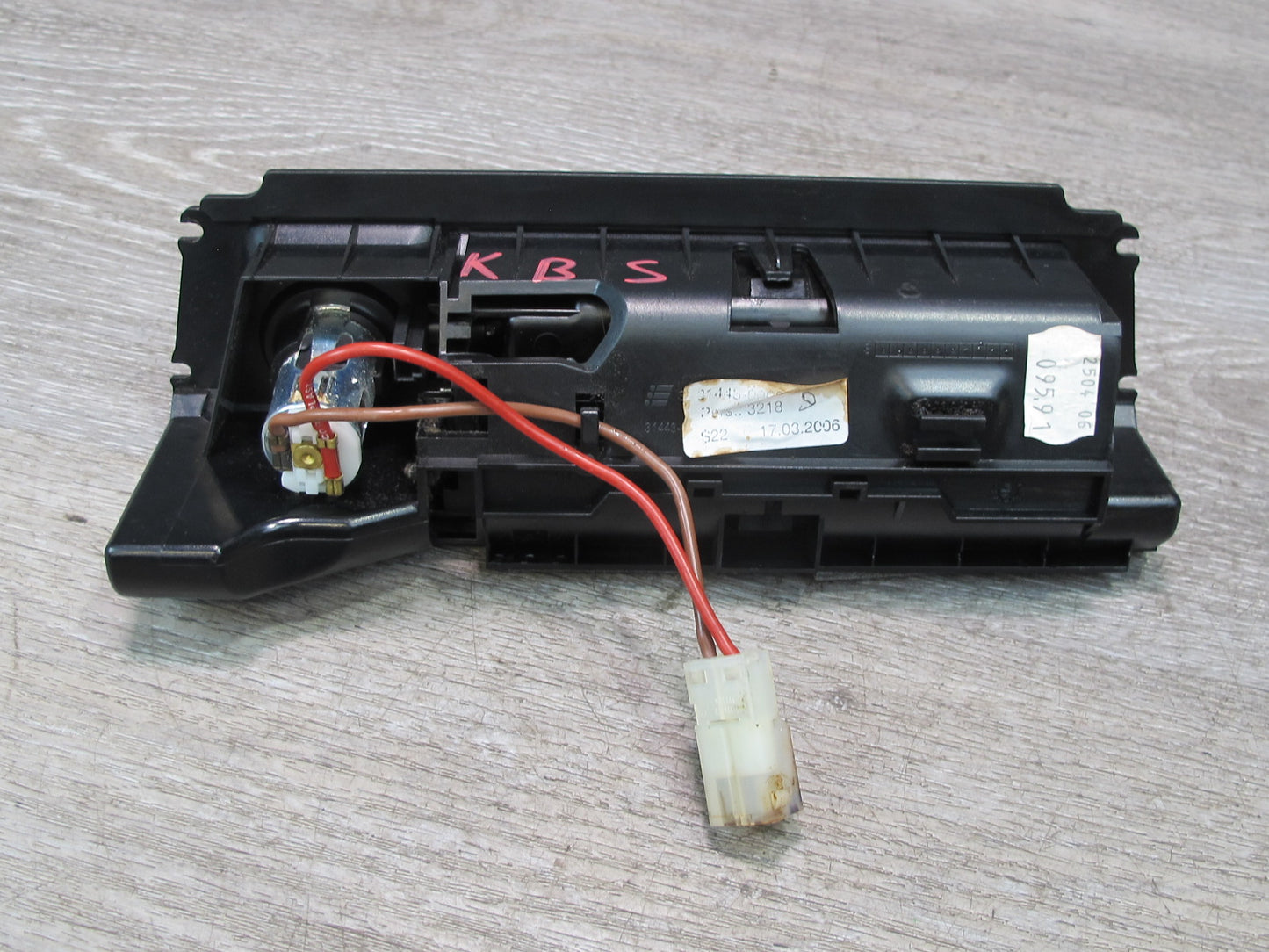 2006-2010 BMW E63 E64 Front Center Console Ashtray Lighter Outlet