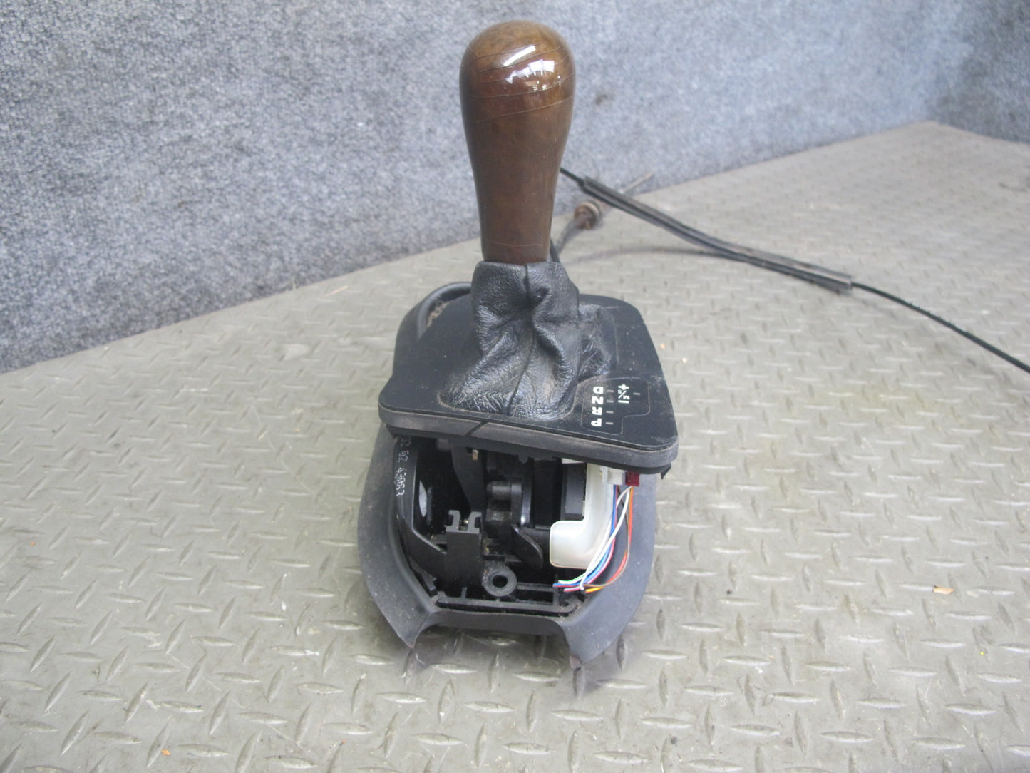 01-06 BMW E46 3-SERIES A/T Automatic Transmission Shifter w Cable 7515261 OEM