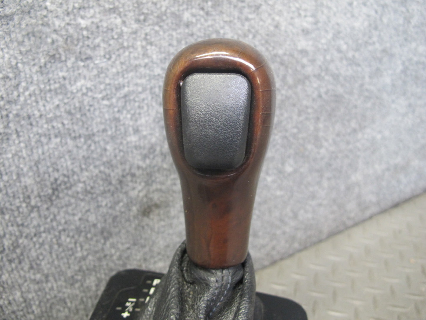 01-06 BMW E46 3-SERIES A/T Automatic Transmission Shifter w Cable 7515261 OEM