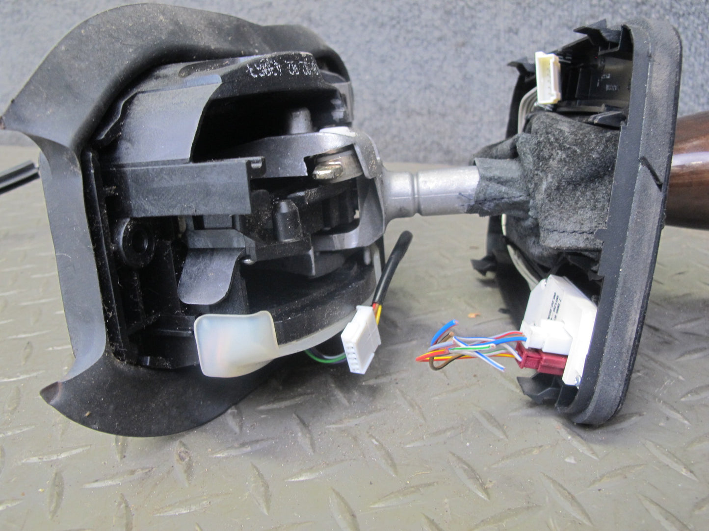 01-06 BMW E46 3-SERIES A/T Automatic Transmission Shifter w Cable 7515261 OEM
