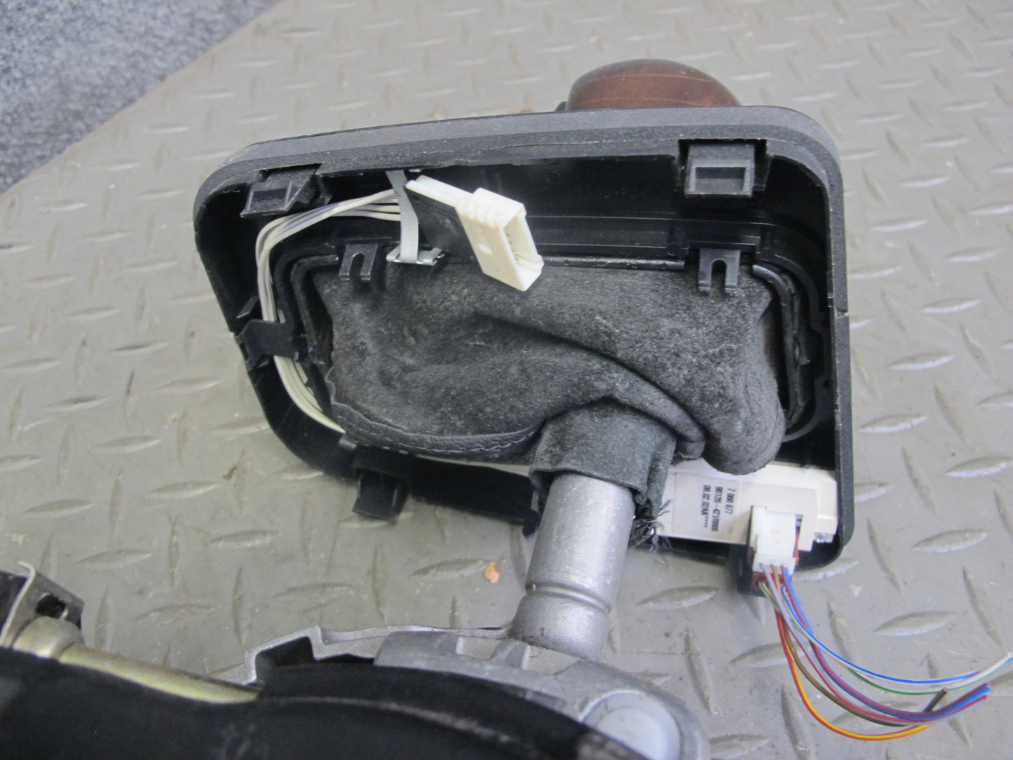 01-06 BMW E46 3-SERIES A/T Automatic Transmission Shifter w Cable 7515261 OEM