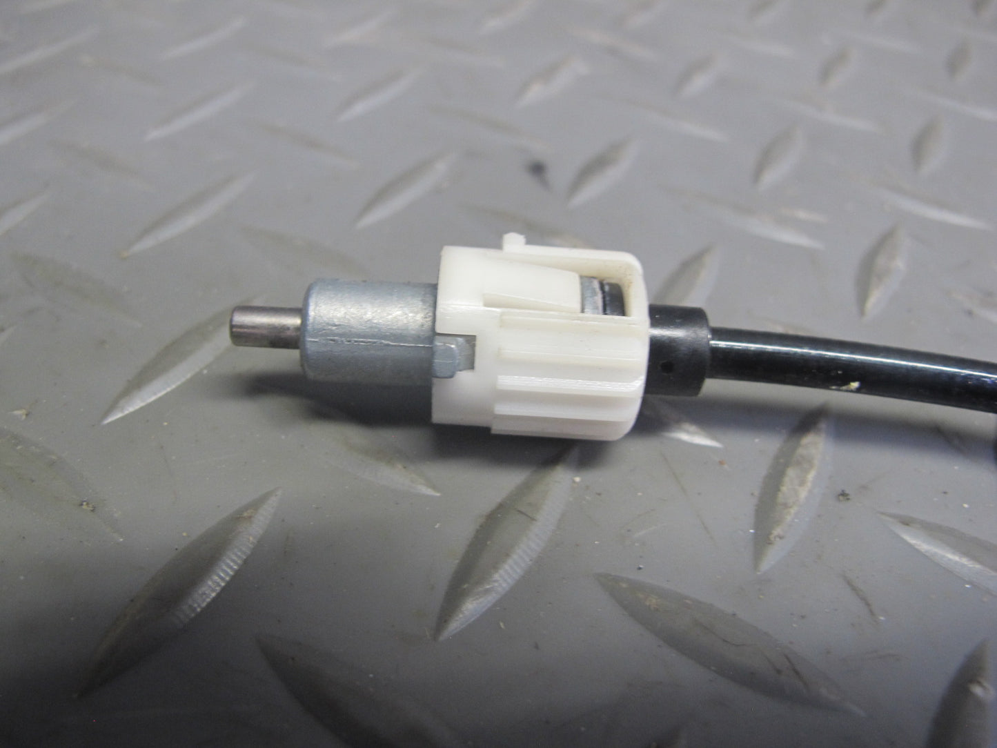 01-06 BMW E46 3-SERIES A/T Automatic Transmission Shifter w Cable 7515261 OEM