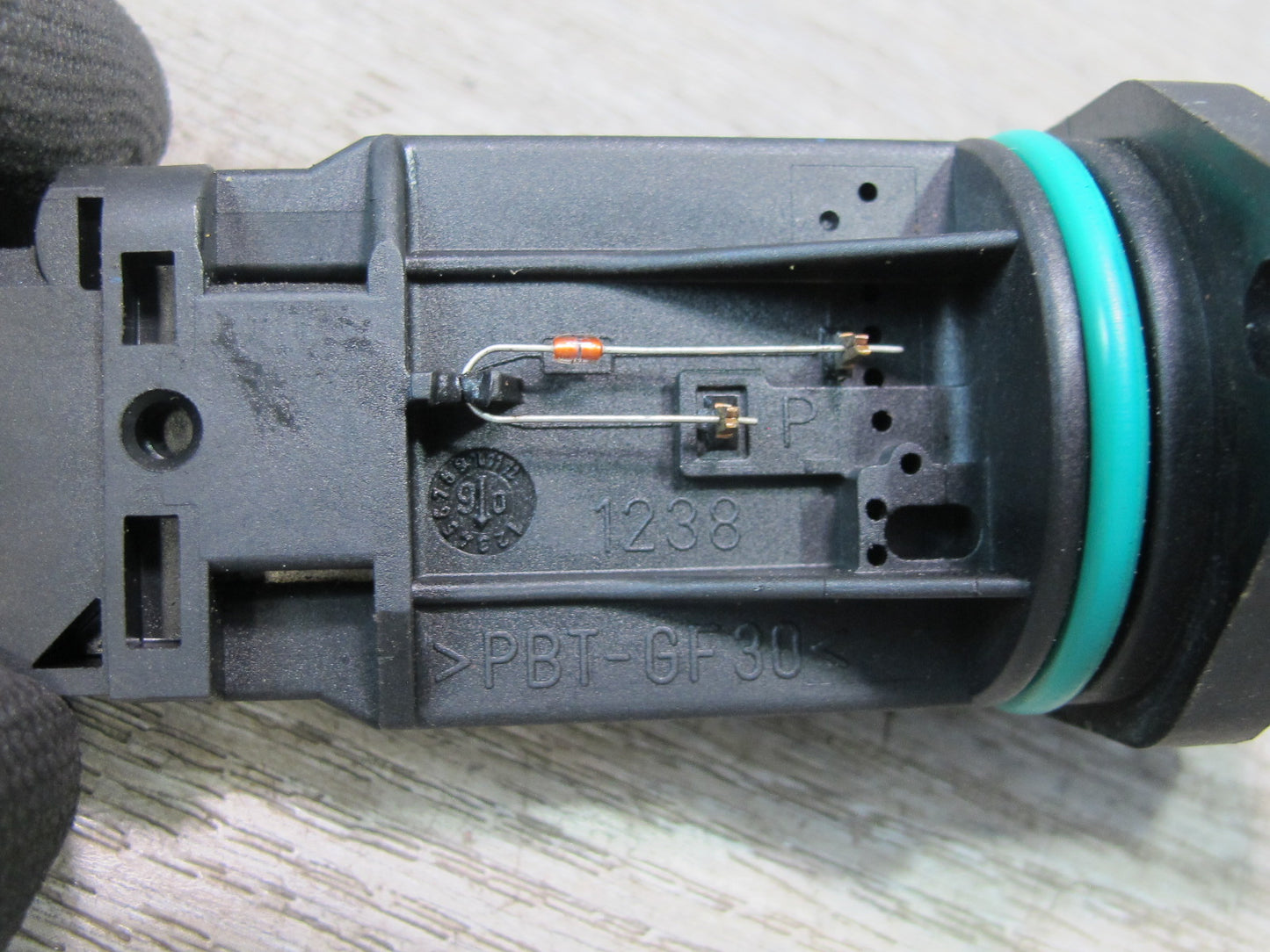 2006-2010 BMW E63 E64 M6 Mass Air Flow Meter MAF Sensor 7830359