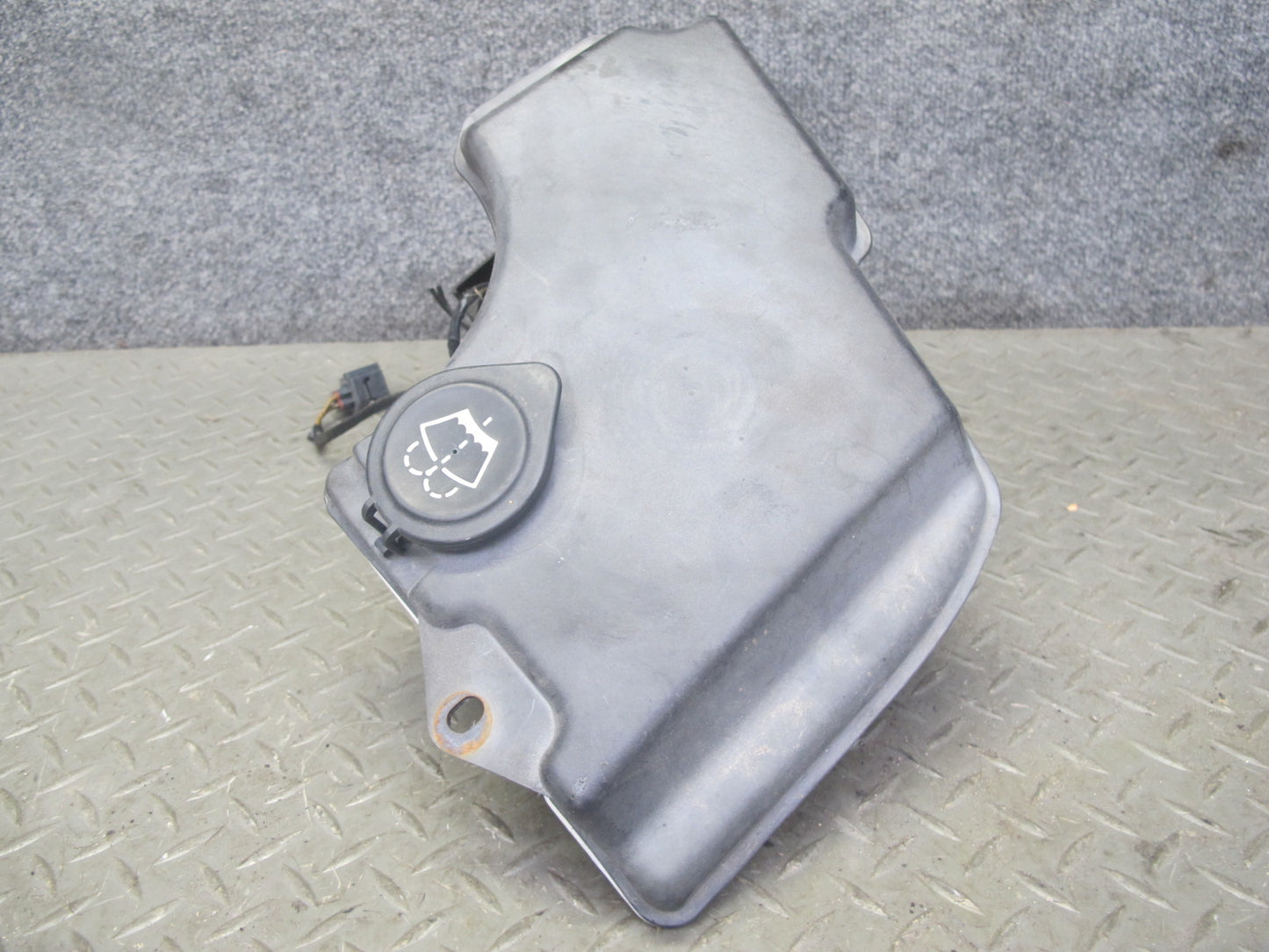 01-06 BMW E46 3-SERIES Windshield Washer Fluid Reservoir Tank w Pump 7008057 OEM