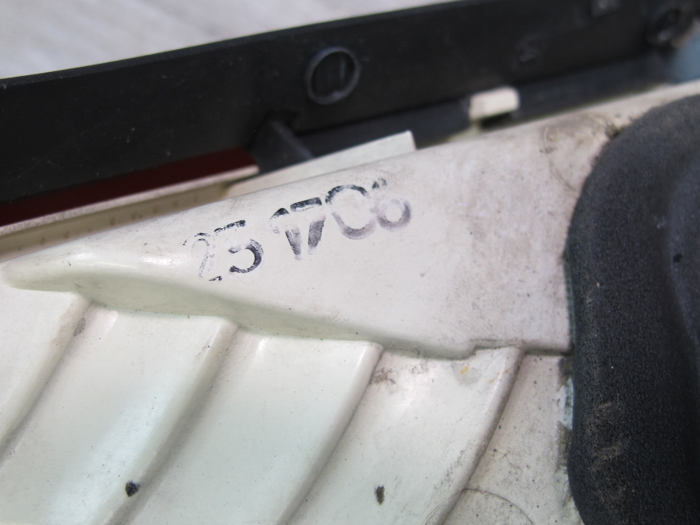2006-2007 BMW E63 E64 M6 Rear Left Tail Light Lamp 7170975