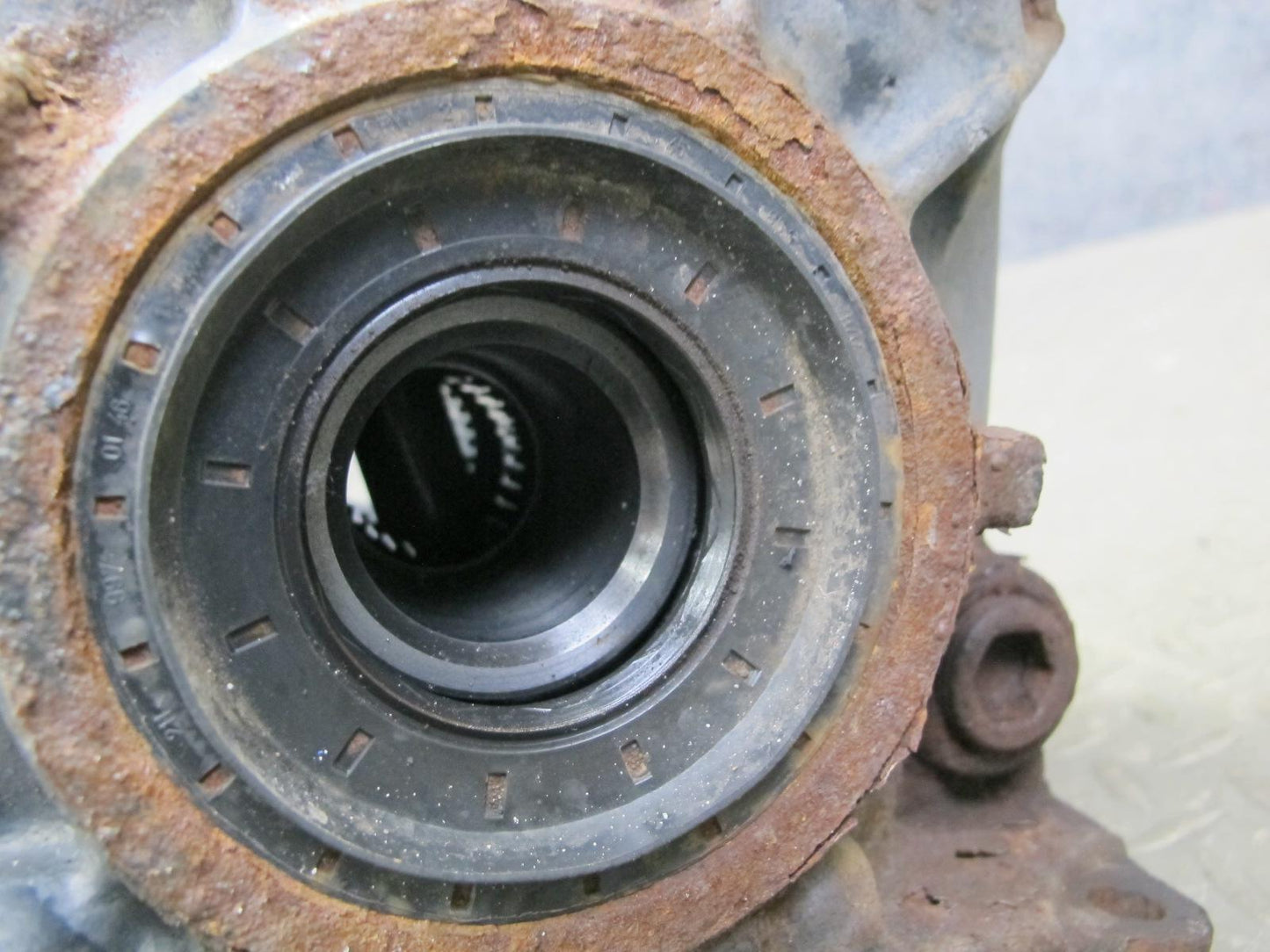 12-18 Mercedes W166 GLE350 ML350 AWD Rear Differential Carrier 3.67 Ratio OEM