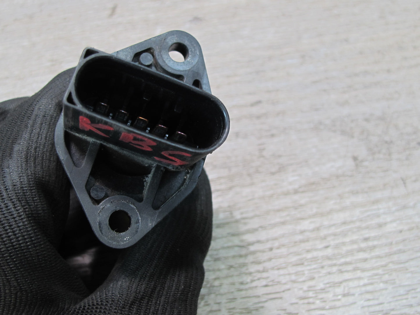 2006-2010 BMW E63 E64 M6 Mass Air Flow Meter MAF Sensor 7830359