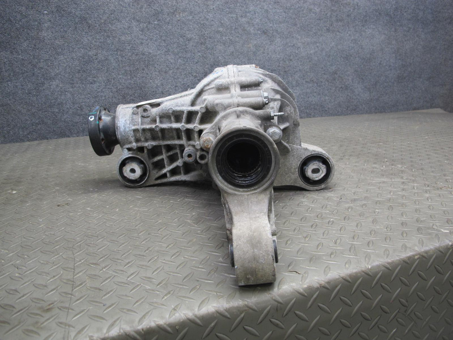 12-18 Mercedes W166 GLE350 ML350 AWD Front Differential Carrier 3.70 Ratio OEM