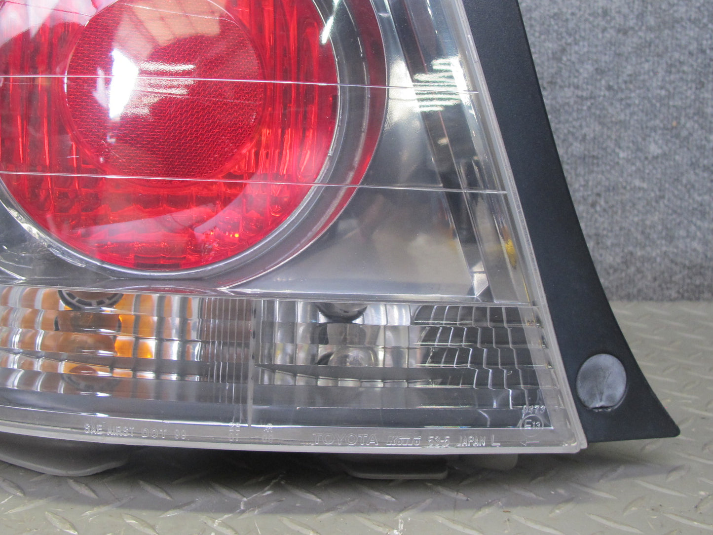 04-05 Lexus JCE10L IS300 Sedan Rear Left Driver Side Outer Tail Light Lamp OEM