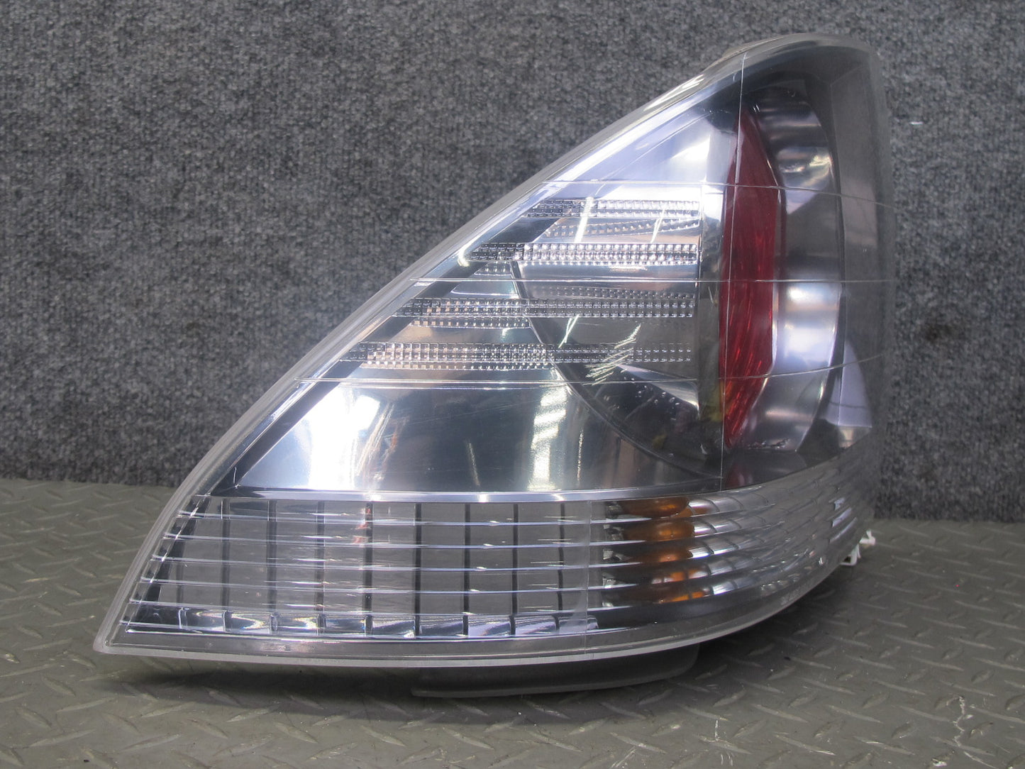 04-05 Lexus JCE10L IS300 Sedan Rear Left Driver Side Outer Tail Light Lamp OEM