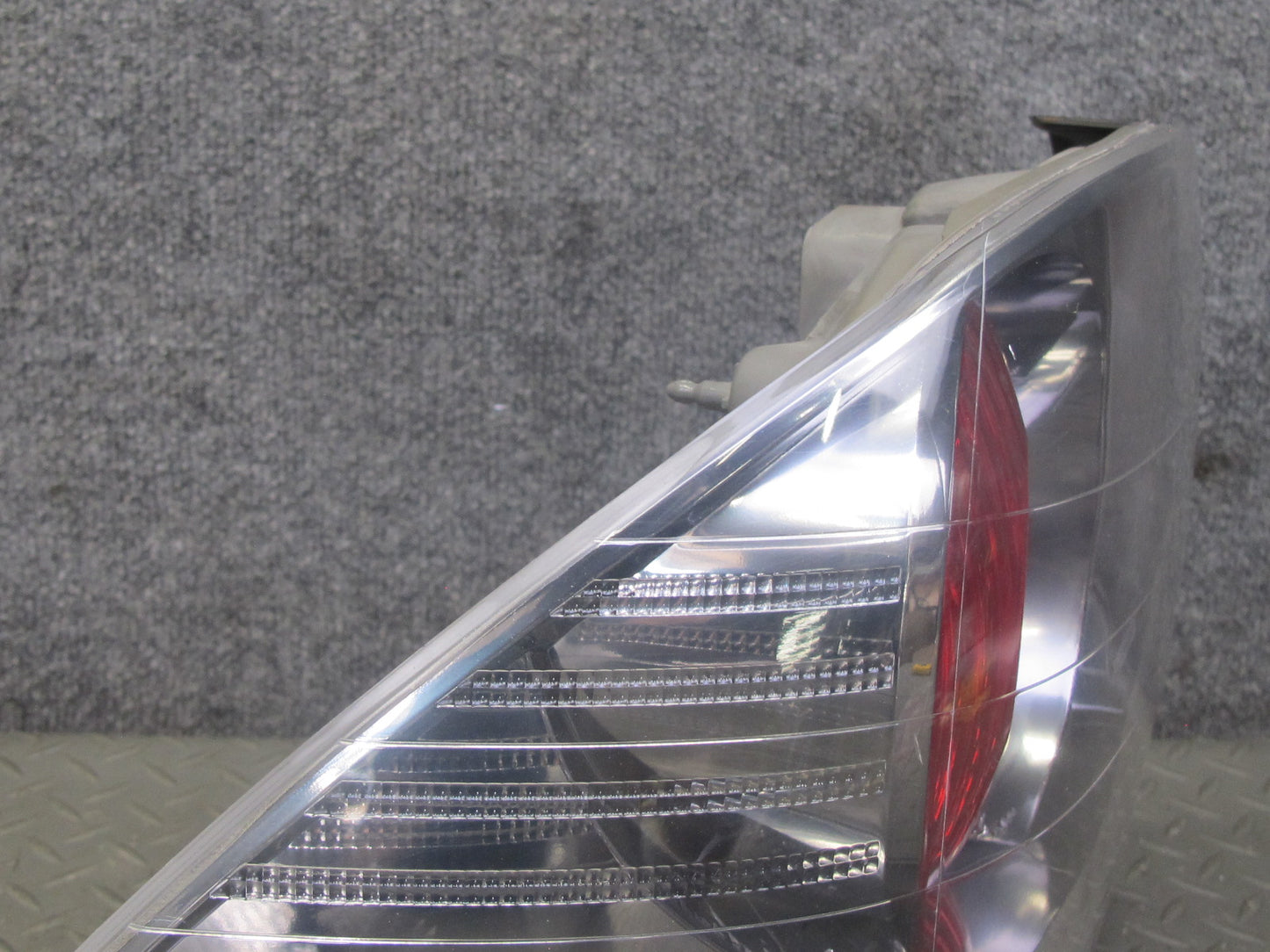 04-05 Lexus JCE10L IS300 Sedan Rear Left Driver Side Outer Tail Light Lamp OEM