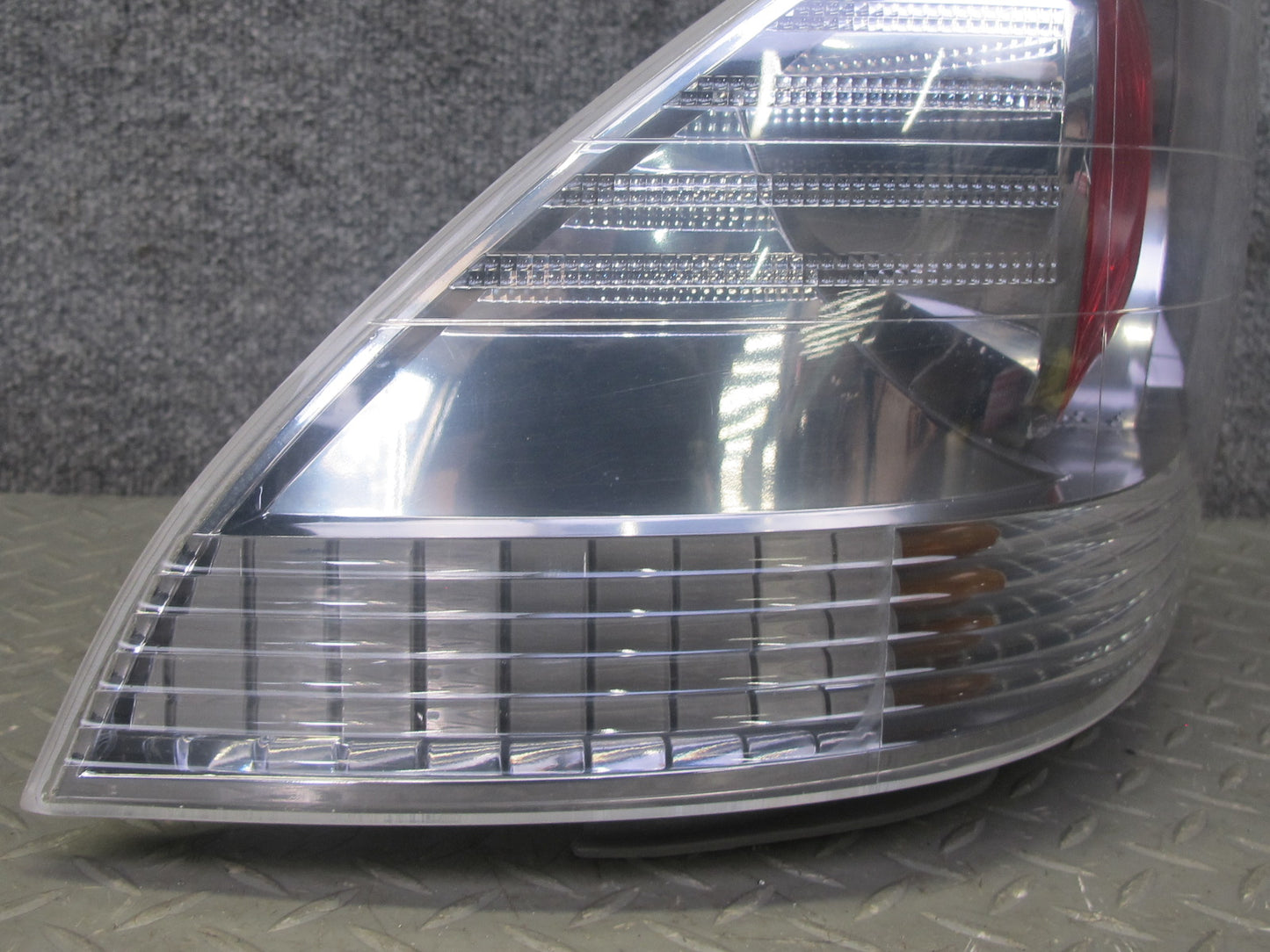 04-05 Lexus JCE10L IS300 Sedan Rear Left Driver Side Outer Tail Light Lamp OEM