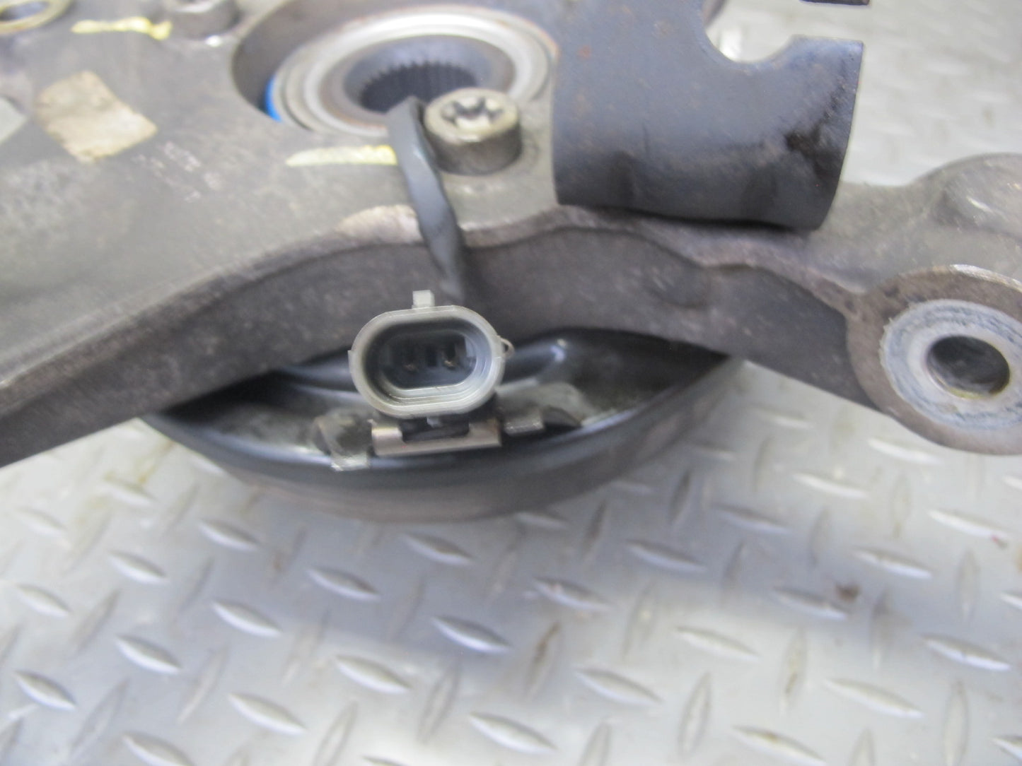 05-08 Chevrolet Corvette C6 Rear Left Spindle Knuckle Wheel Hub Bearing OEM