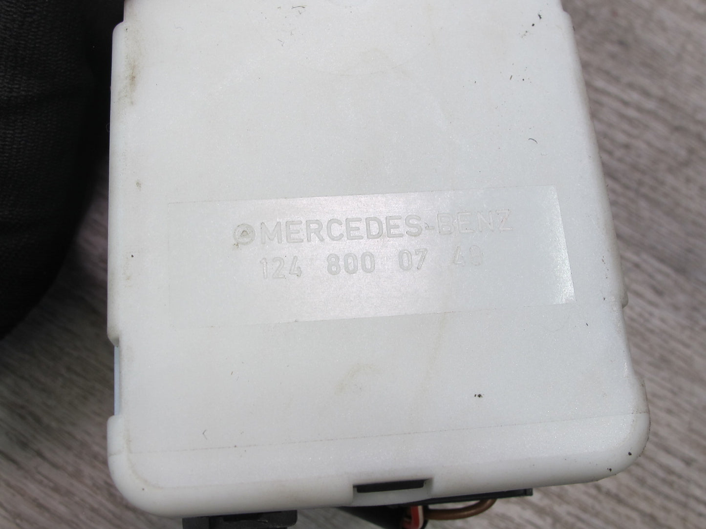 86-91 Mercedes W126 S-class Sedan Door Locking Vacuum Power Pump w Foam OEM
