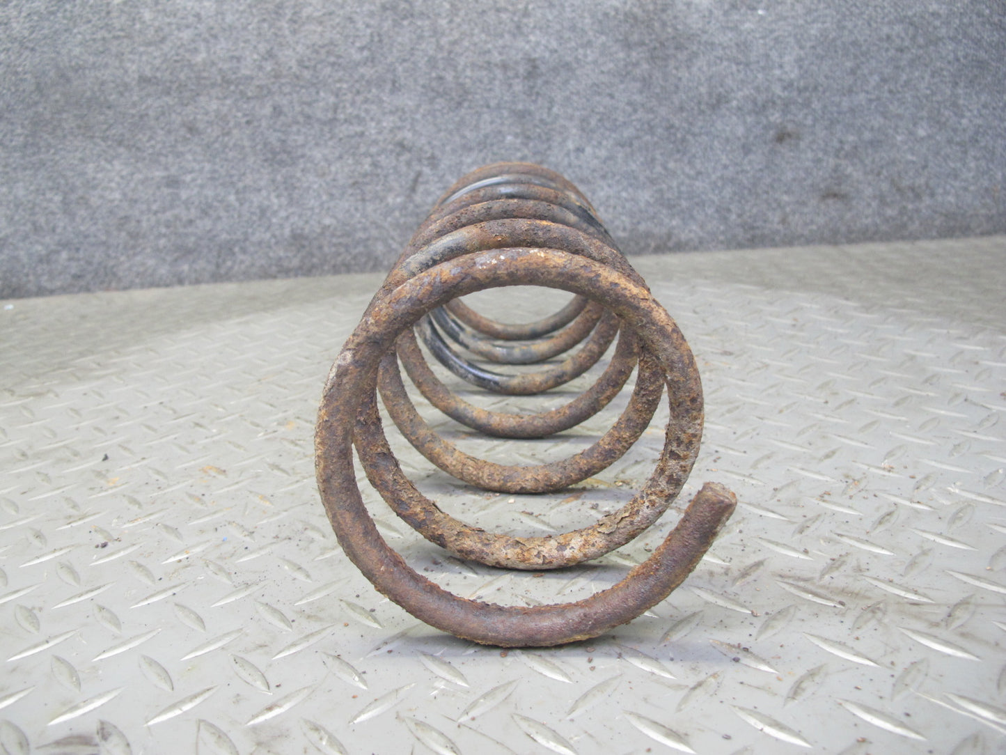 84-85 Mazda RX7 FB Rear Suspension Left & Right Side Coil Spring Set w Pad OEM