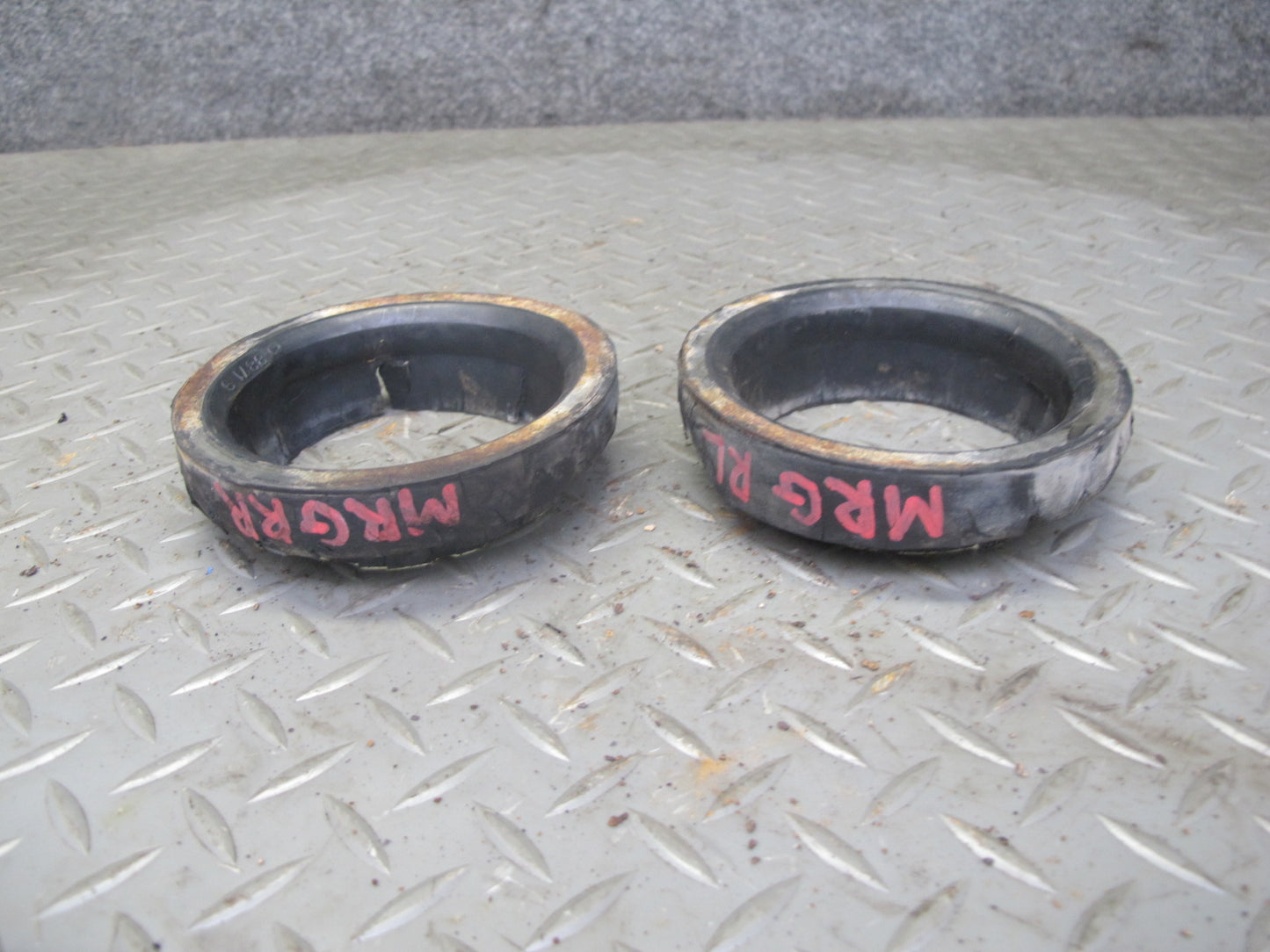84-85 Mazda RX7 FB Rear Suspension Left & Right Side Coil Spring Set w Pad OEM