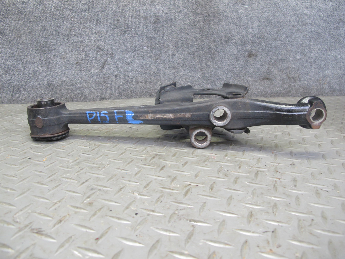 01-05 Lexus JCE10L IS300 Set of 2 Front Left Suspension Lower Control Arm OEM