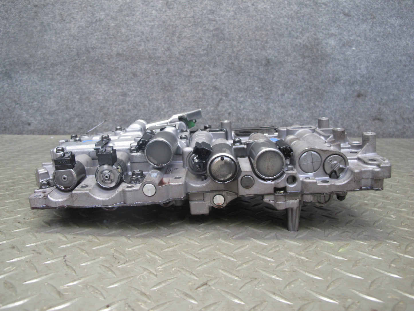 02-05 Lexus JCE10L IS300 A650E AT Transmission Valve Body Mechatronic w Wire OEM