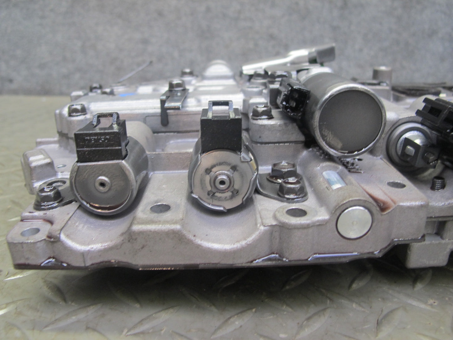 02-05 Lexus JCE10L IS300 A650E AT Transmission Valve Body Mechatronic w Wire OEM