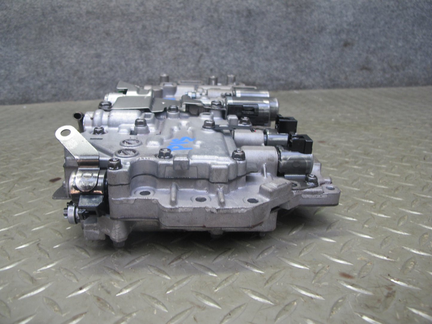 02-05 Lexus JCE10L IS300 A650E AT Transmission Valve Body Mechatronic w Wire OEM