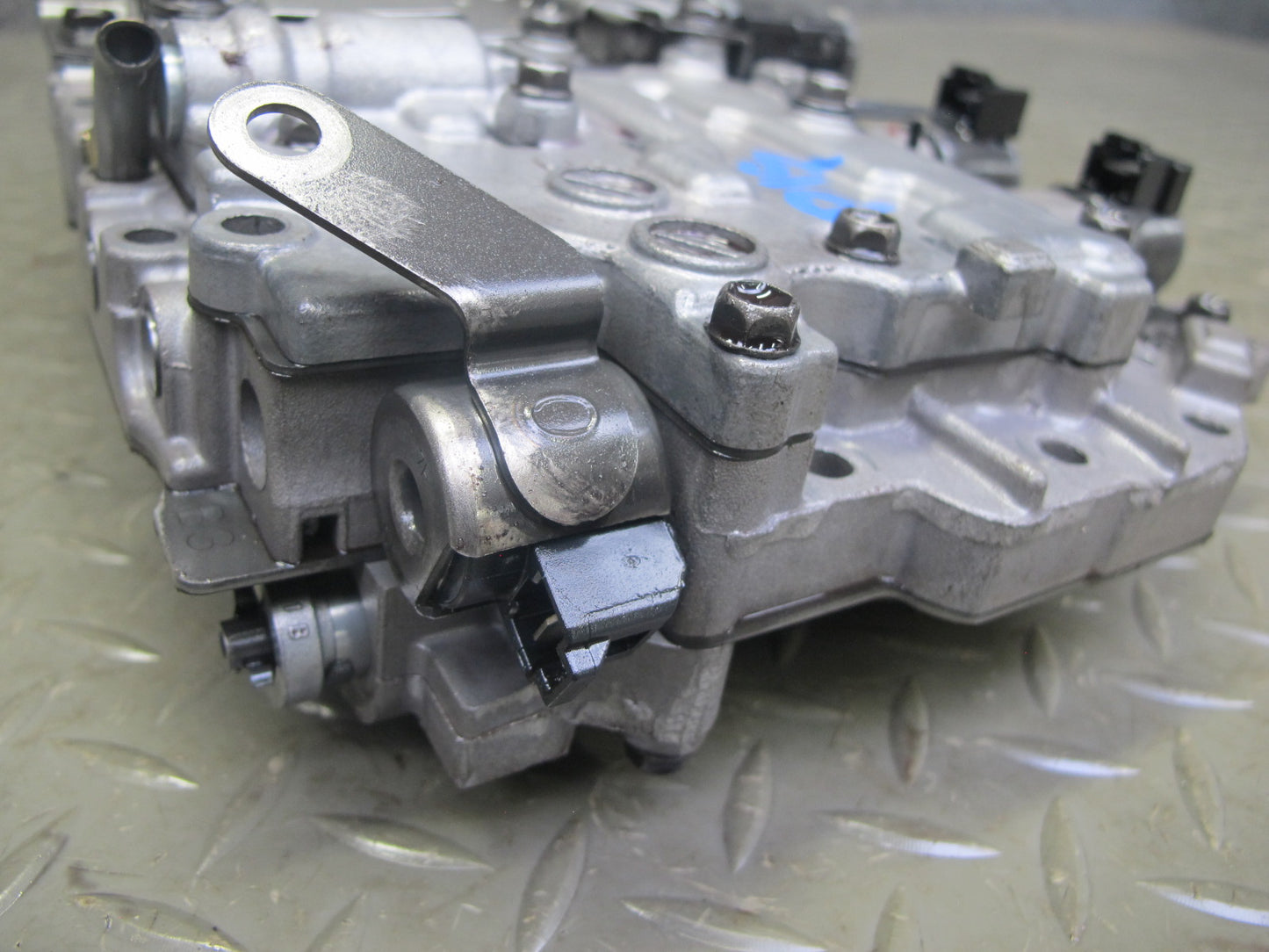 02-05 Lexus JCE10L IS300 A650E AT Transmission Valve Body Mechatronic w Wire OEM