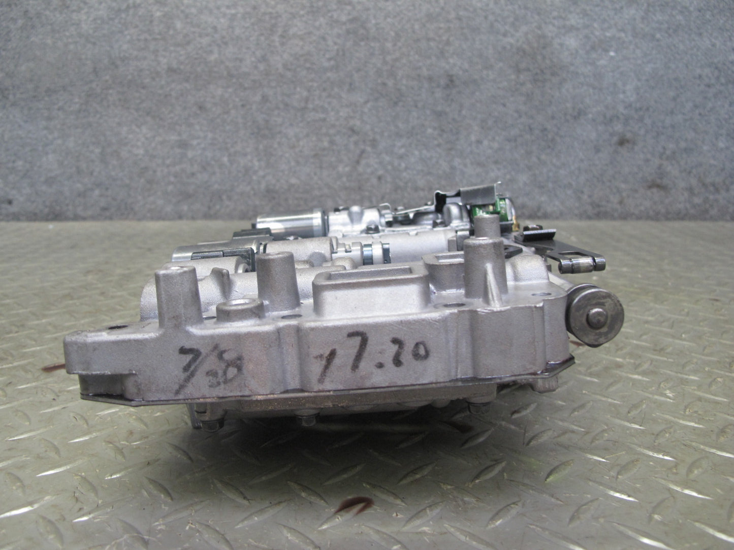 02-05 Lexus JCE10L IS300 A650E AT Transmission Valve Body Mechatronic w Wire OEM