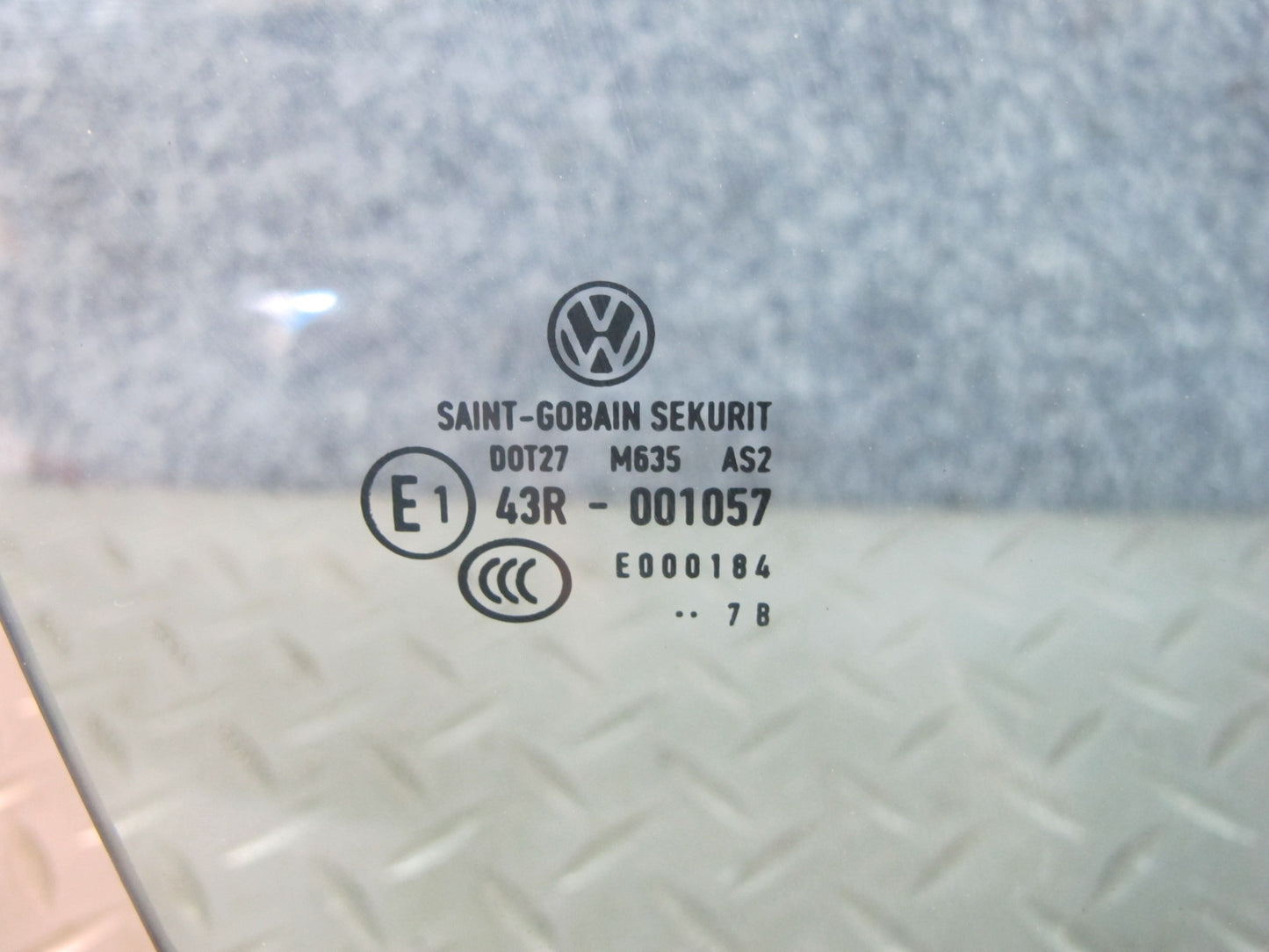 06-09 VW Golf MK5 R32 GTI Rabbit 2DR Front Right Passenger Door Glass Window OEM