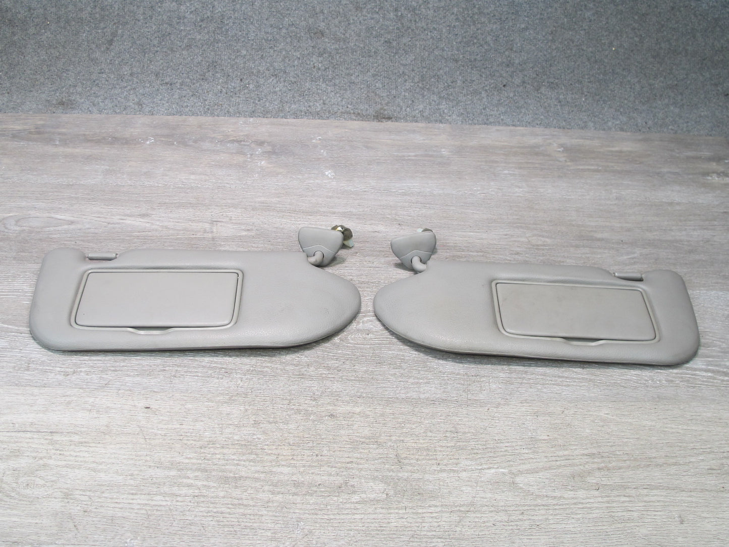07-08 Nissan 350Z Z33 Convertible Set of 2 Left & Right Sun Visor  Gray OEM