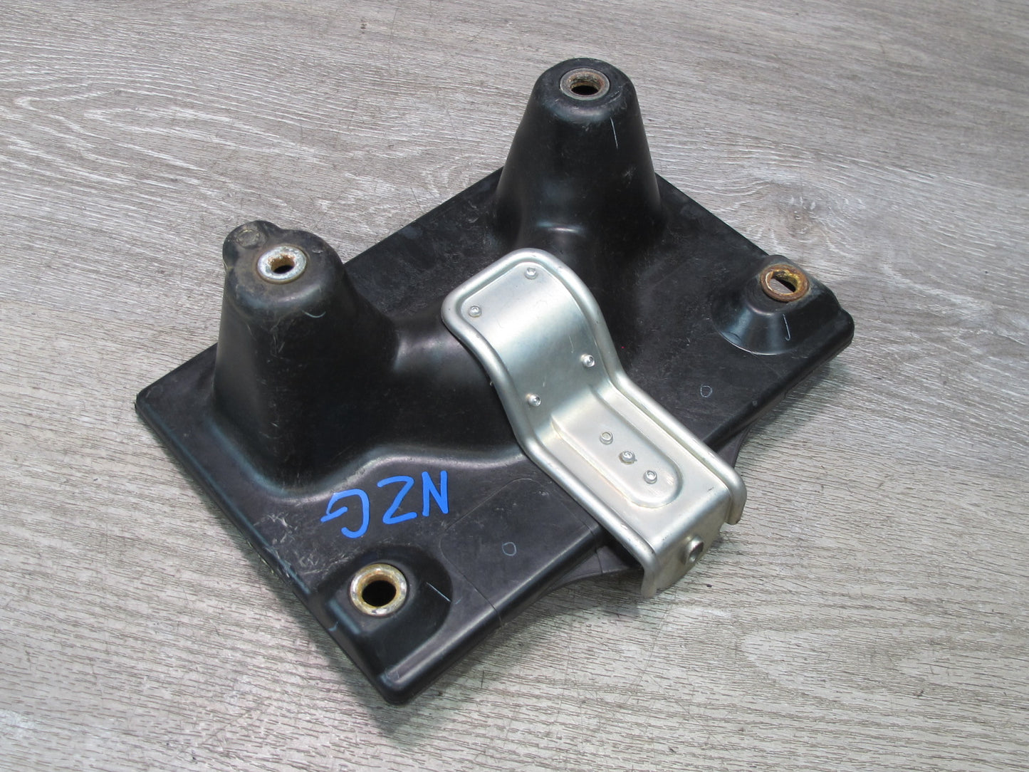 03-09 Nissan 350Z Z33 Battery Tray Holder 64866-AL500 OEM